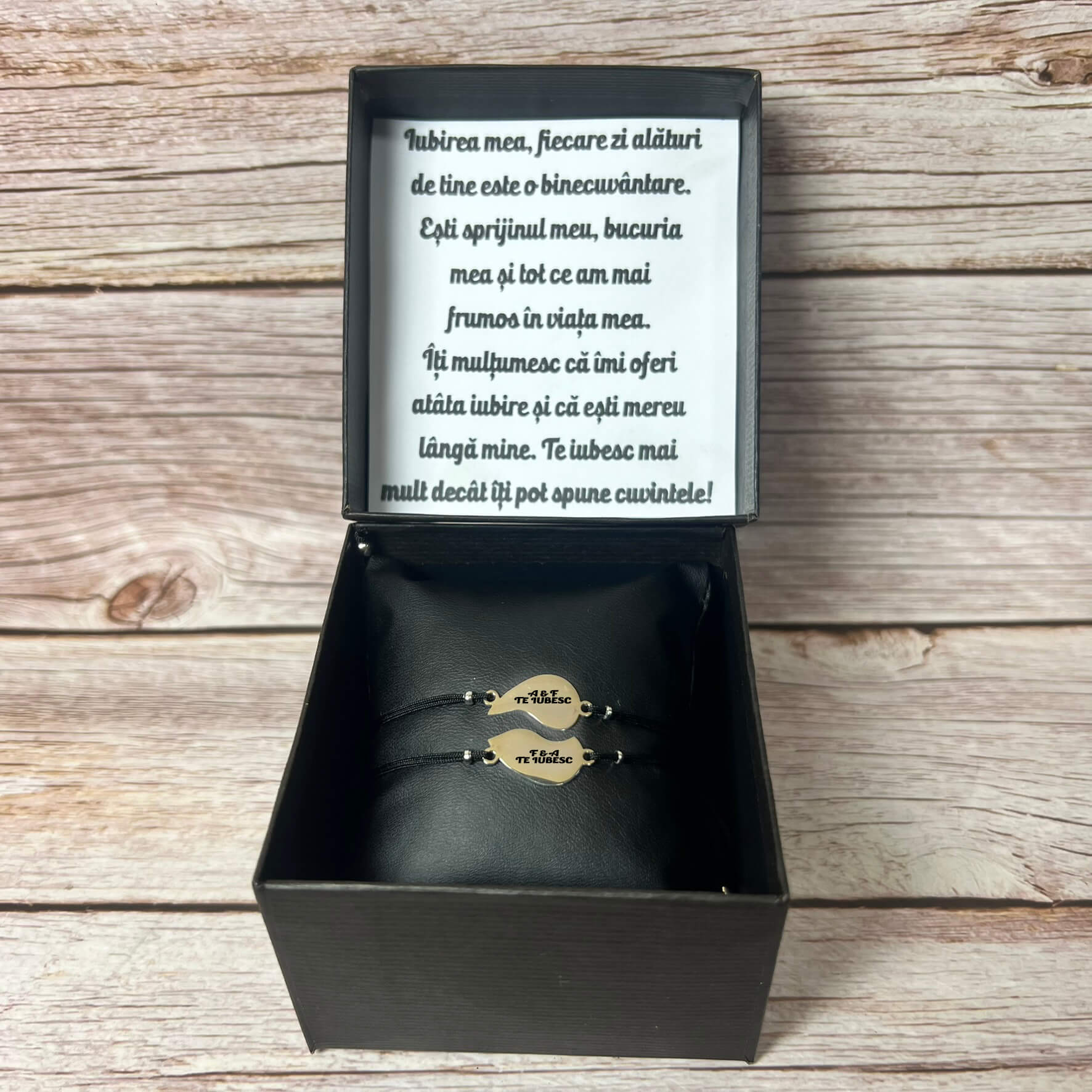 Set bratari personalizate cuplu + cutie cu pernita si mesaj